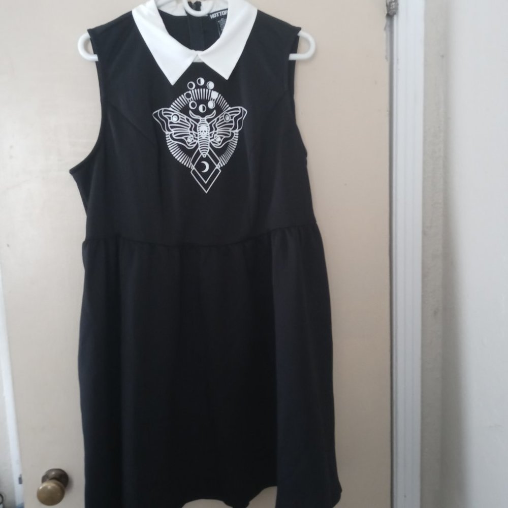 Knee-length collared dress